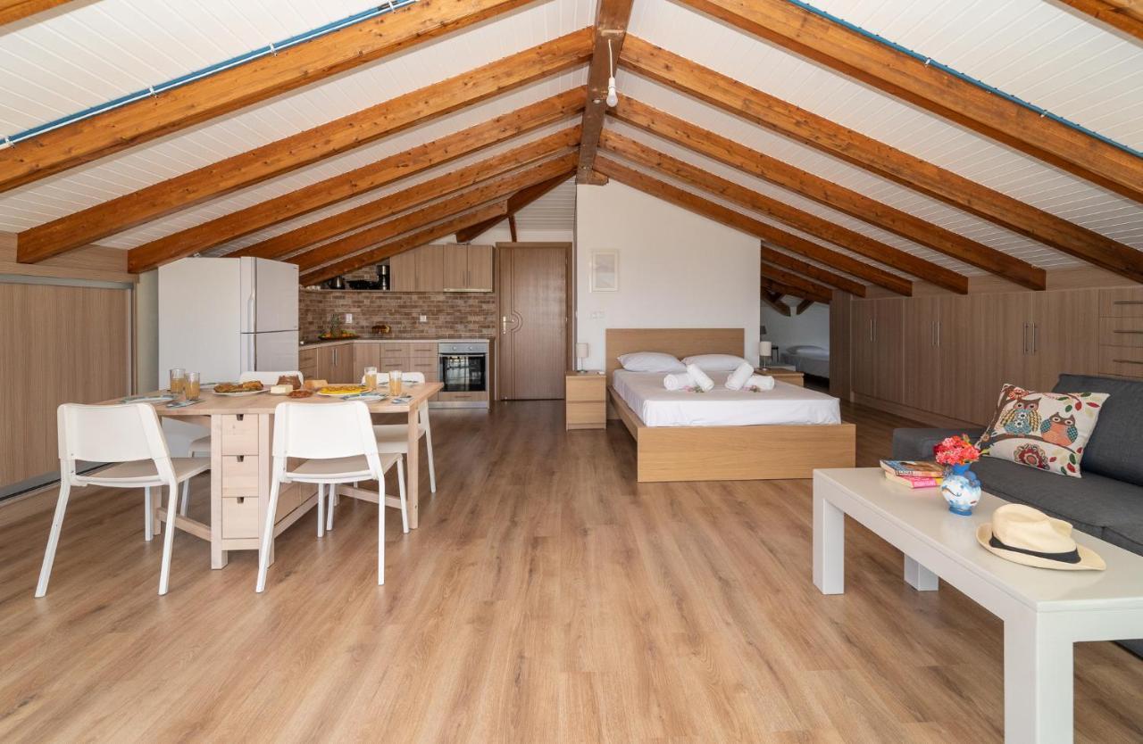 Donatos Apartment Финикунда Екстериор снимка
