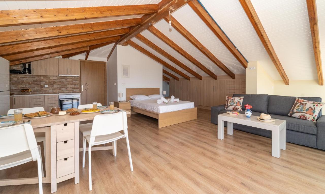 Donatos Apartment Финикунда Екстериор снимка